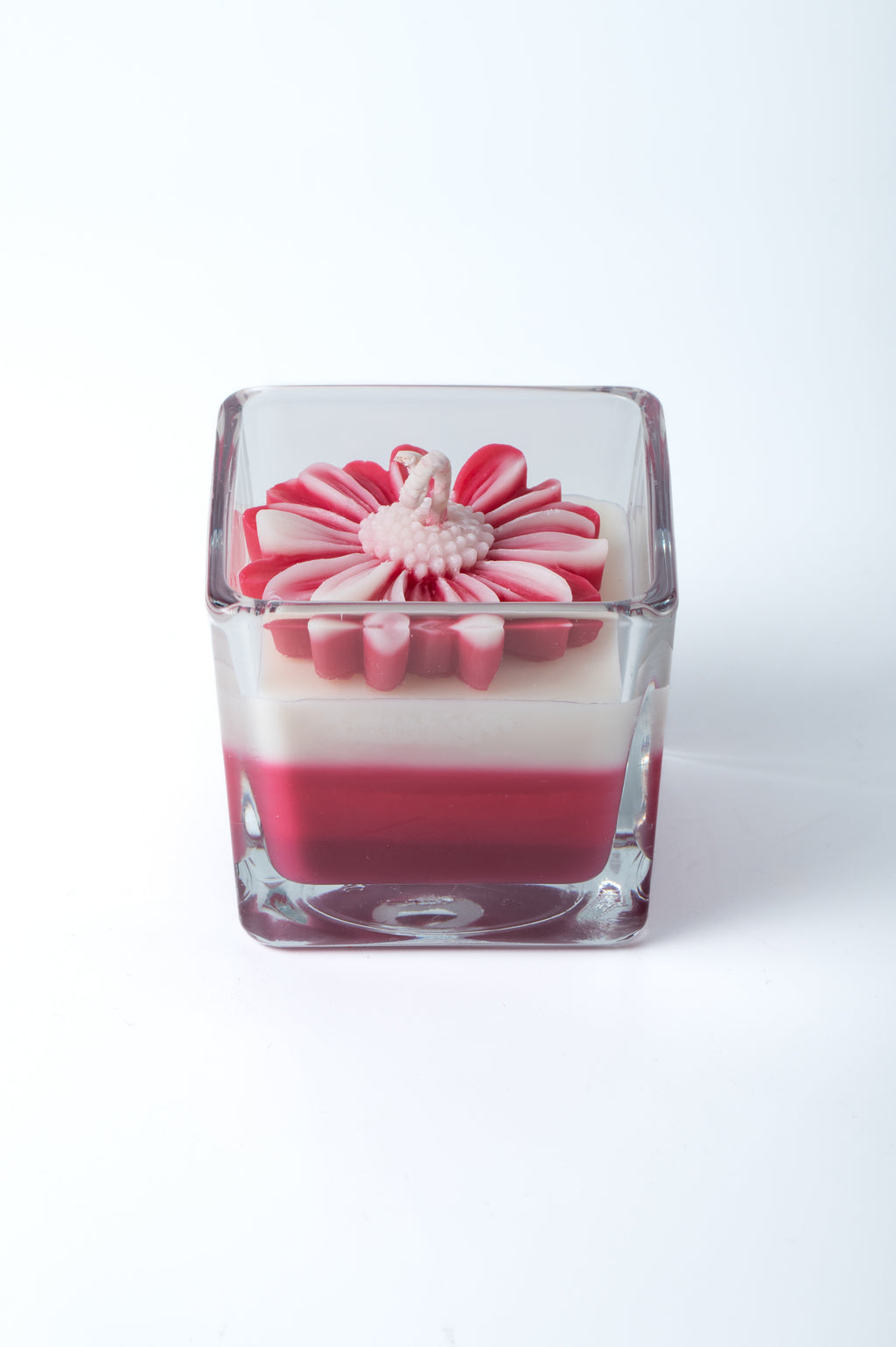 lumânare parfumata din ceara de soia turnată în recipient transparent din sticlă cu aspect elegant in 3 straturi de roșu