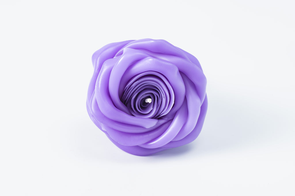 Lumanare parfumata trandafir mov realizată manual din ceara de albine 100% naturală Mini Bloom Lilac